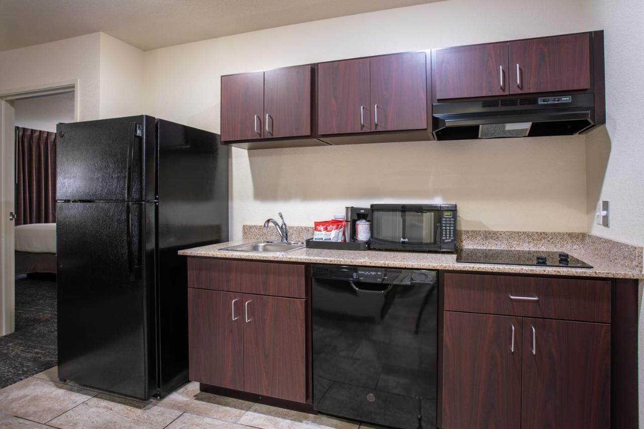 Cobblestone Inn & Suites - Pine Bluffs Bagian luar foto