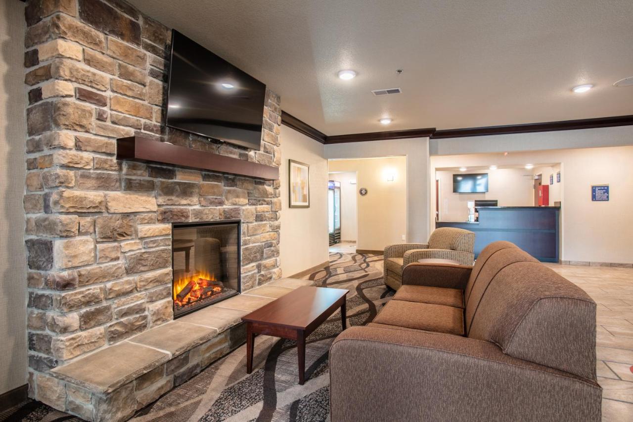Cobblestone Inn & Suites - Pine Bluffs Bagian luar foto