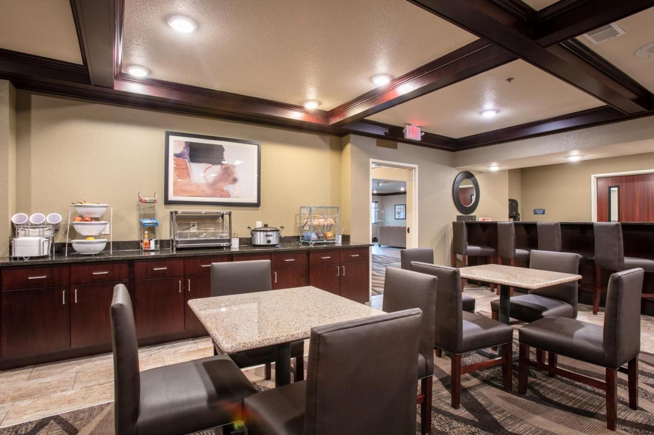 Cobblestone Inn & Suites - Pine Bluffs Bagian luar foto