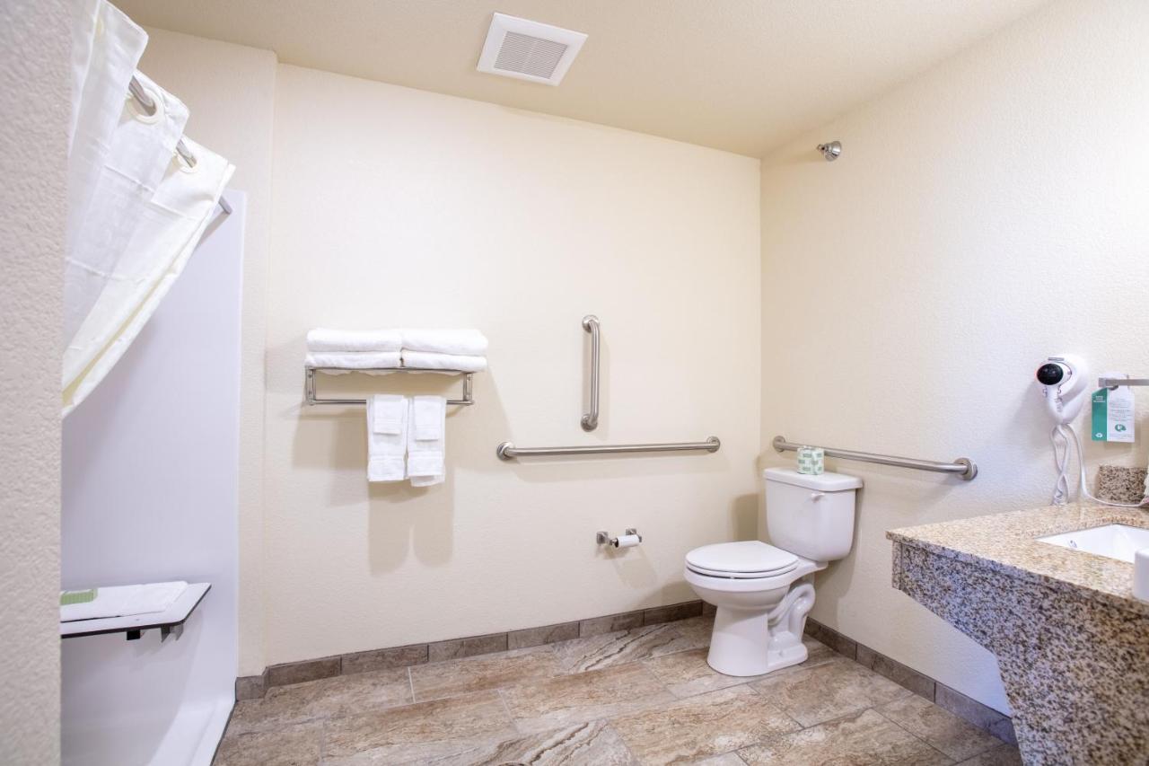 Cobblestone Inn & Suites - Pine Bluffs Bagian luar foto