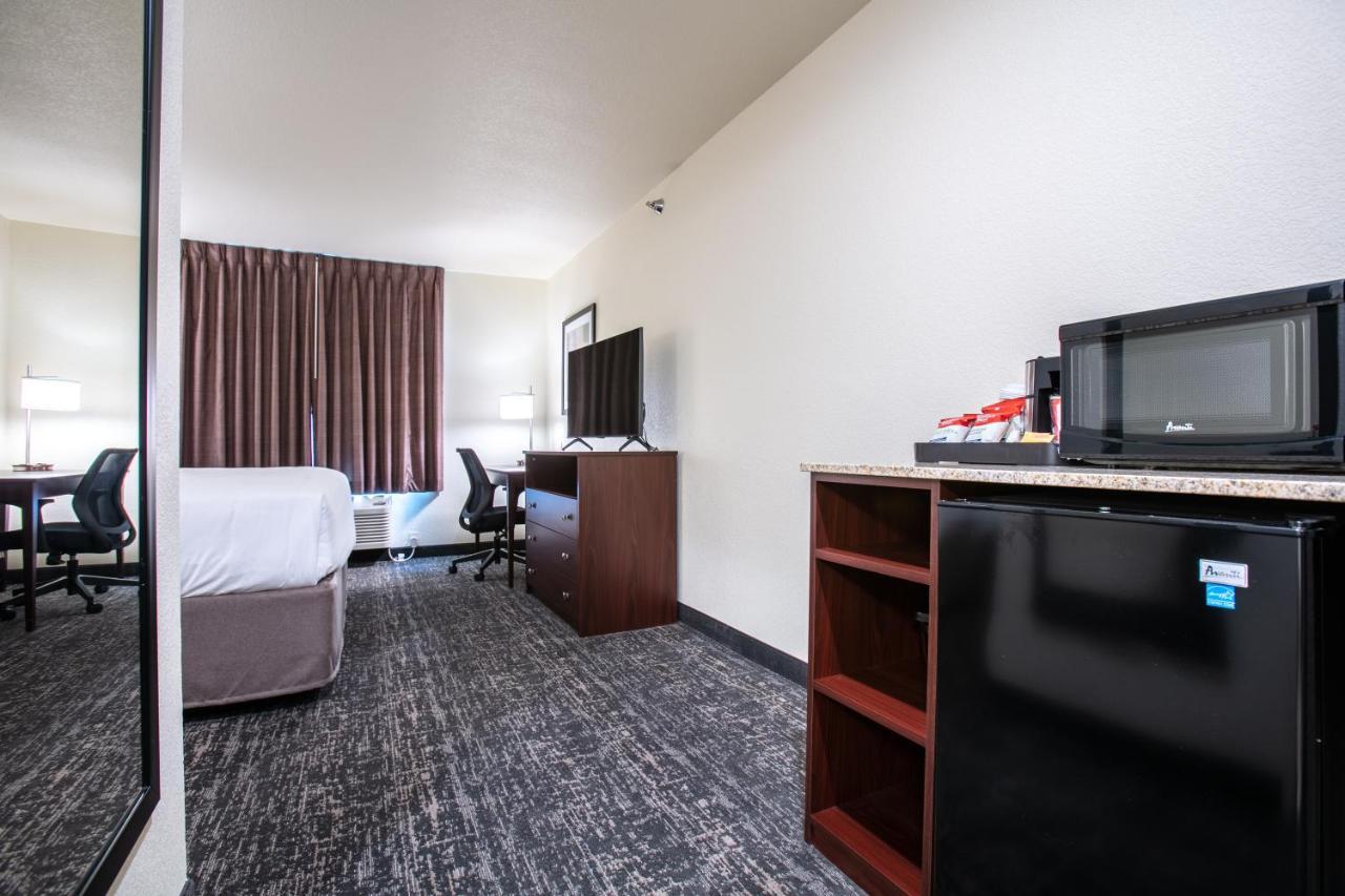 Cobblestone Inn & Suites - Pine Bluffs Bagian luar foto