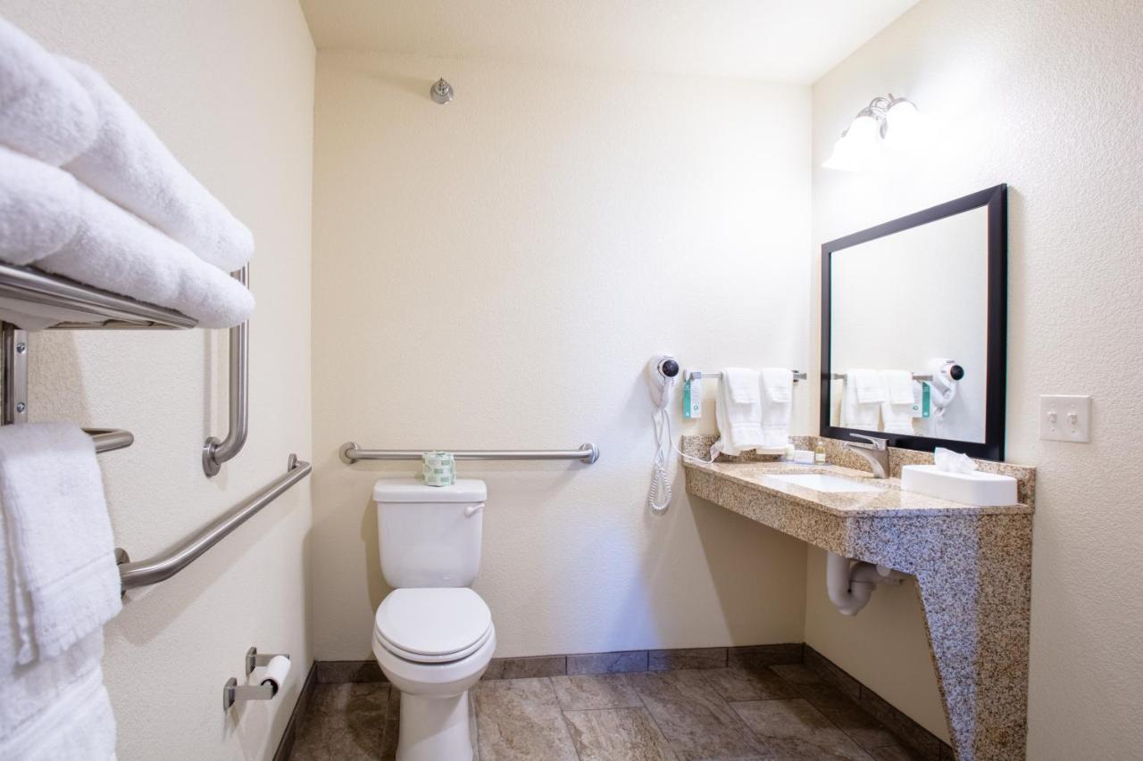 Cobblestone Inn & Suites - Pine Bluffs Bagian luar foto
