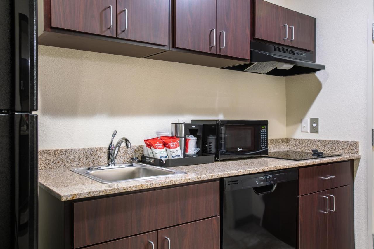 Cobblestone Inn & Suites - Pine Bluffs Bagian luar foto