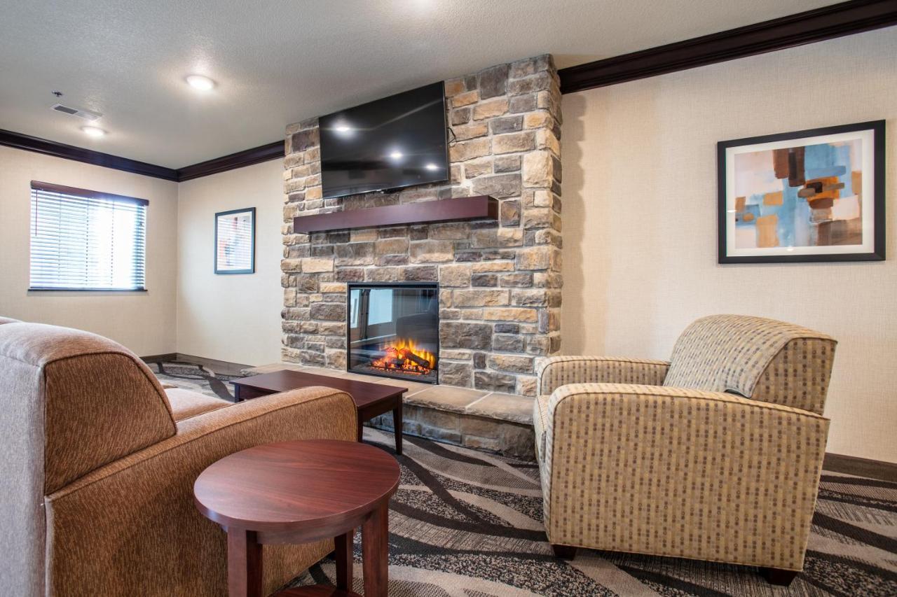 Cobblestone Inn & Suites - Pine Bluffs Bagian luar foto