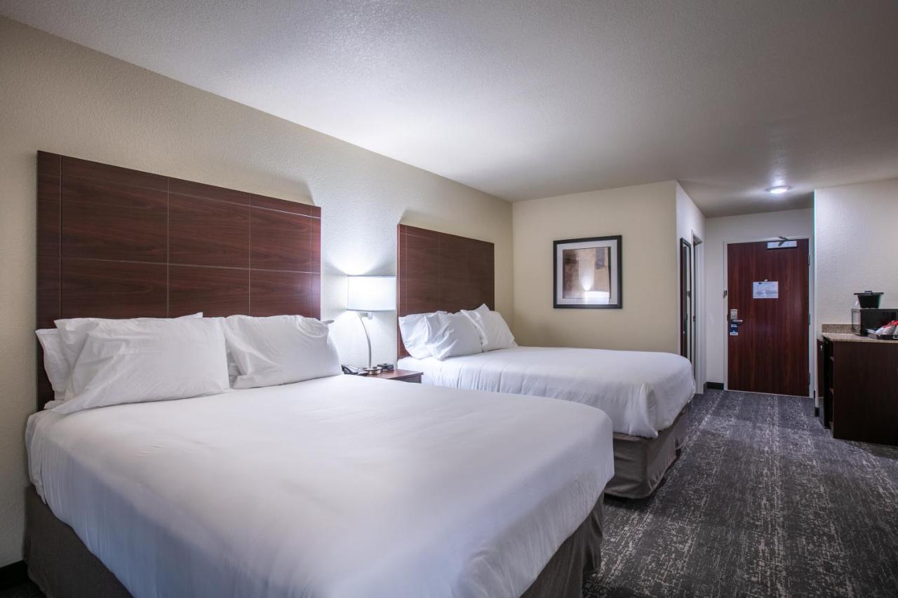 Cobblestone Inn & Suites - Pine Bluffs Bagian luar foto