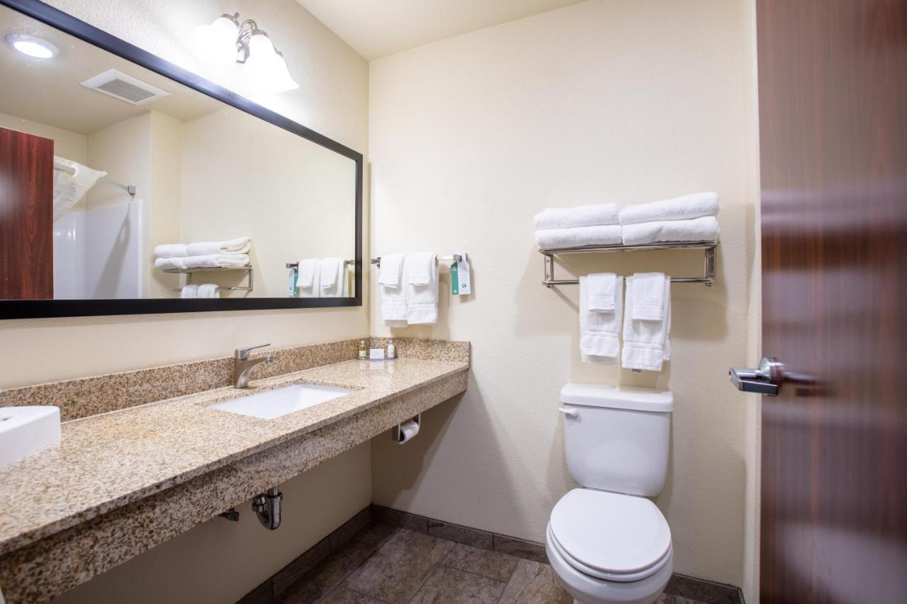 Cobblestone Inn & Suites - Pine Bluffs Bagian luar foto
